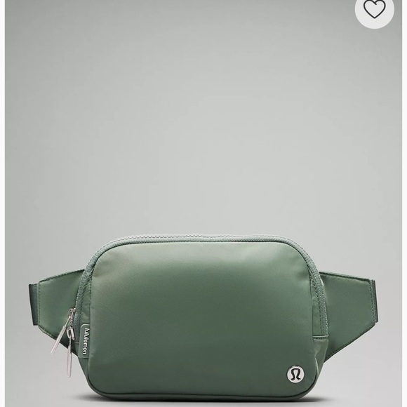 Lulu Lemon 2L green gray eucalyptus fanny pack cross body - Picture 3 of 4